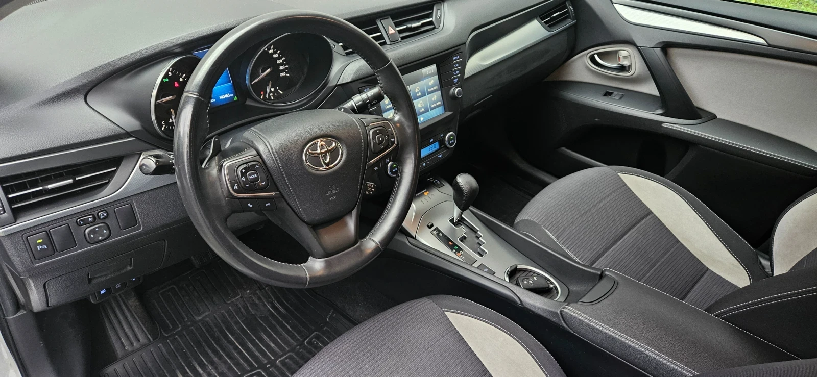 Toyota Avensis 1.8, камерс, key Less, безключово - изображение 8