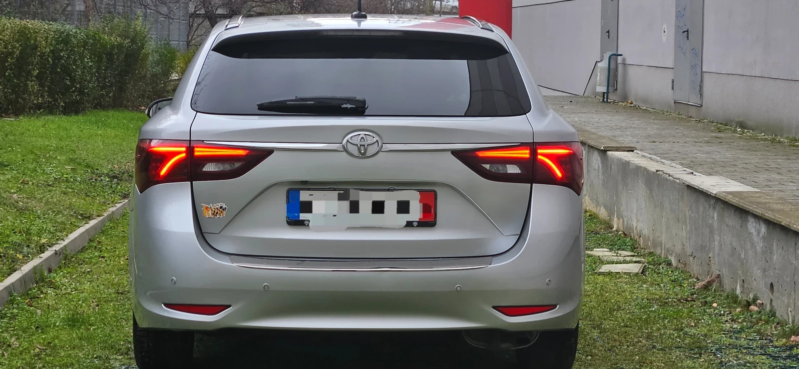 Toyota Avensis 1.8, камерс, key Less, безключово - изображение 4