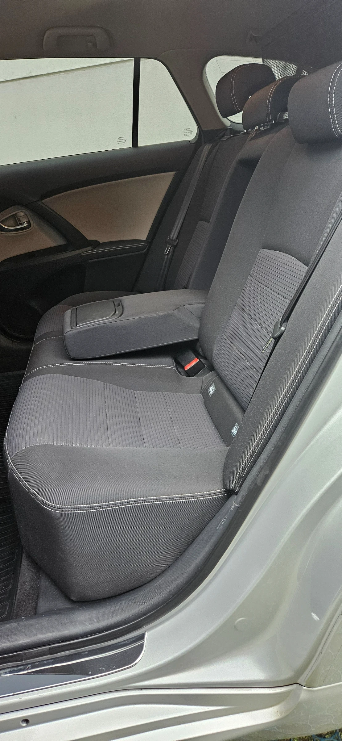 Toyota Avensis 1.8, камерс, key Less, безключово - изображение 10