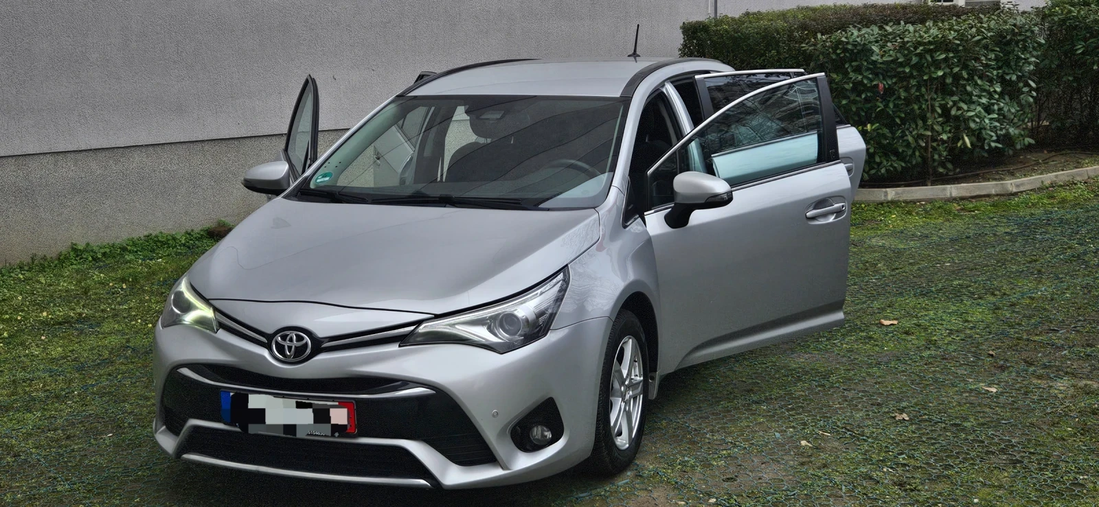 Toyota Avensis 1.8, камерс, key Less, безключово - изображение 6
