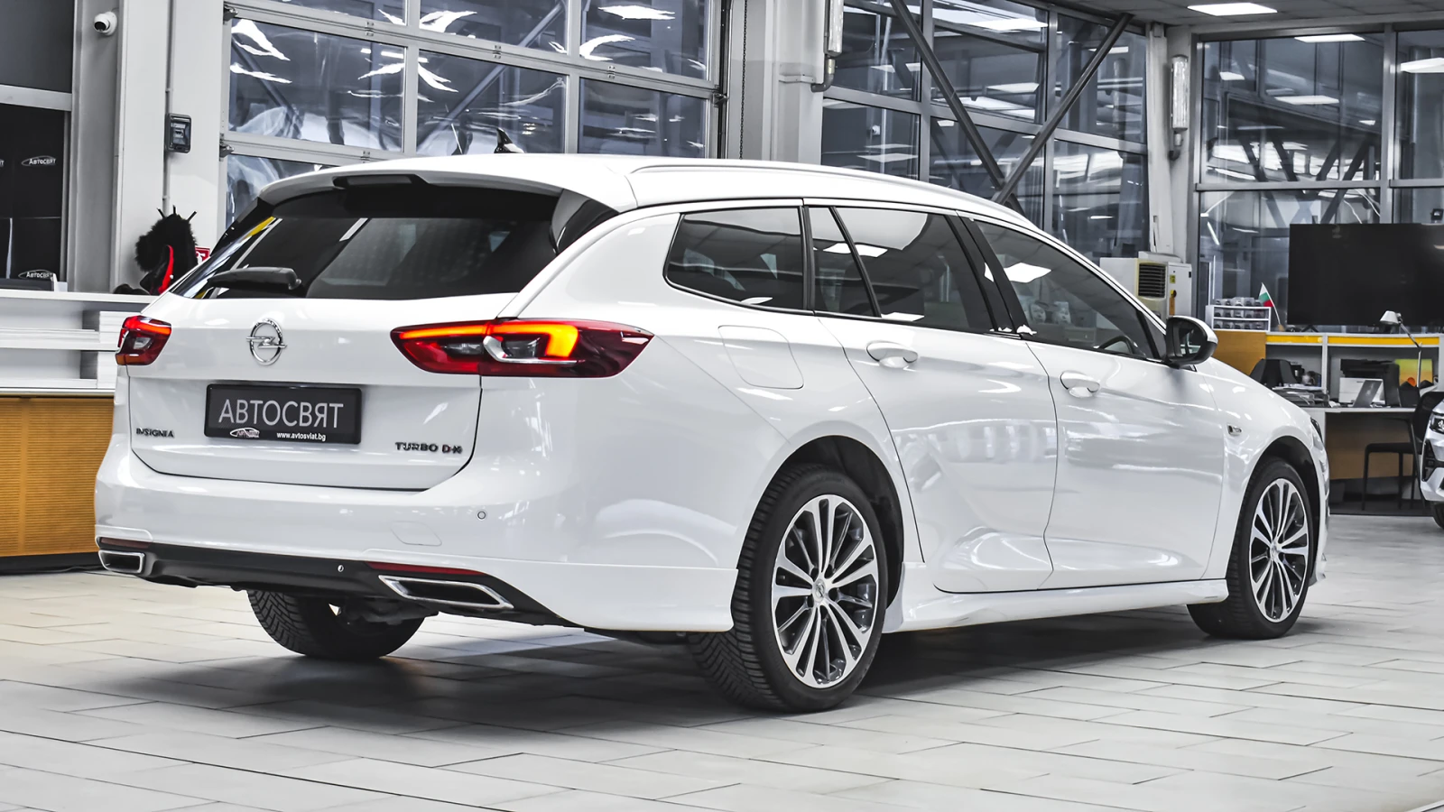 Opel Insignia Sports Tourer 2.0d OPC Line 4x4 Automatic - изображение 6