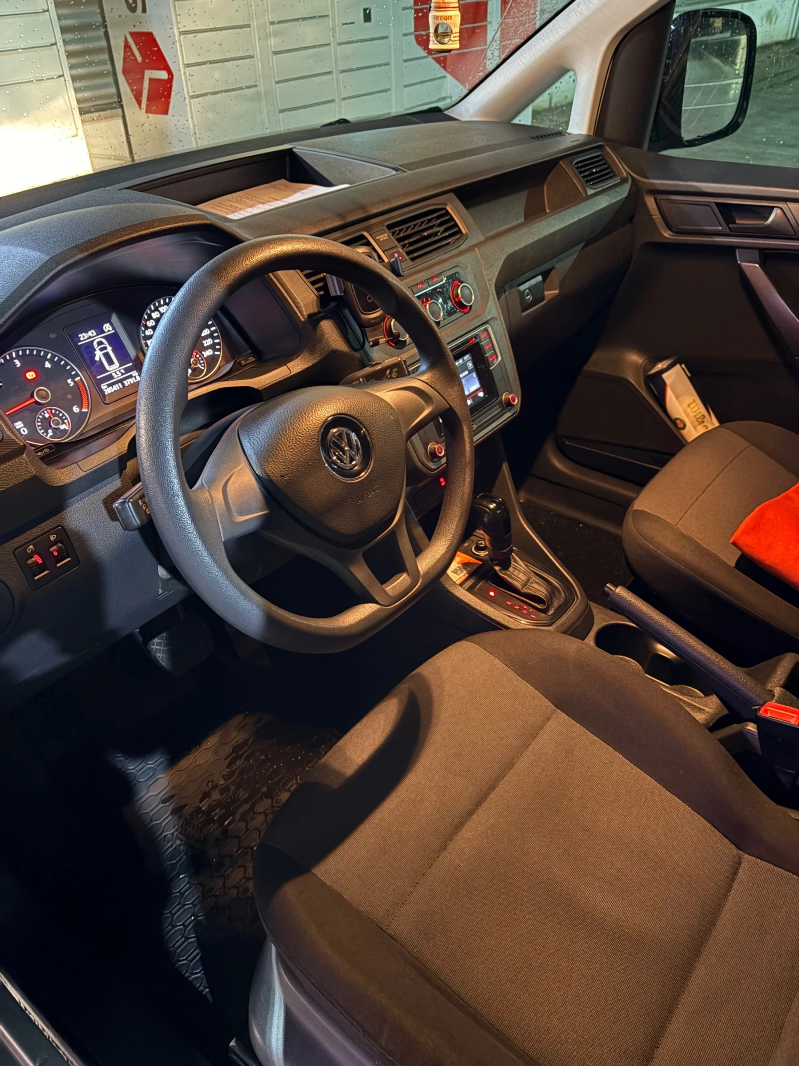 VW Caddy 2.0 TDI DSG - изображение 5