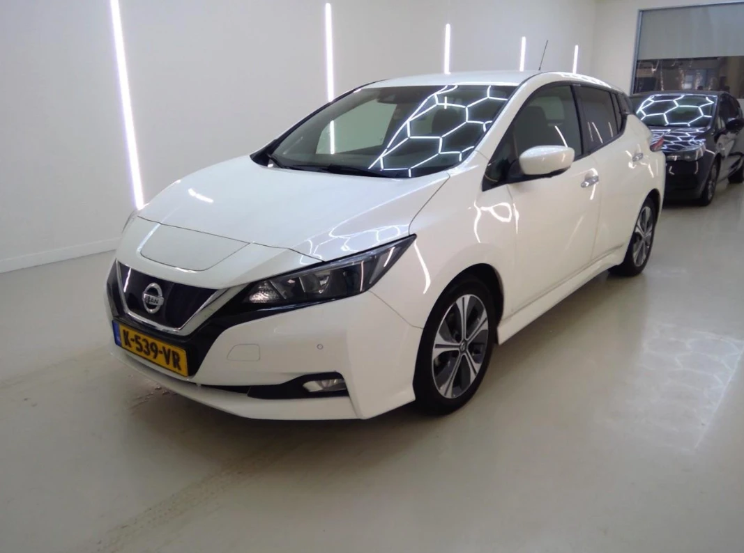 Nissan Leaf  40 kWh N-connecta SOH, снимка 2 - Автомобили и джипове - 53986415
