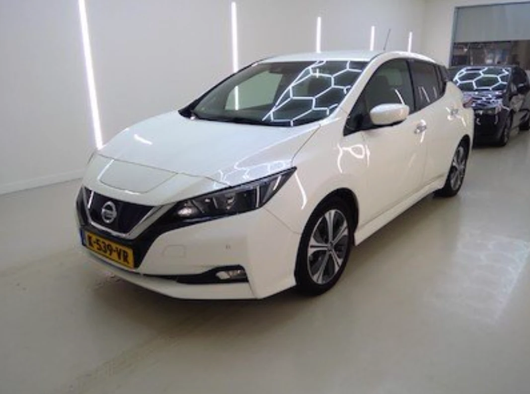 Nissan Leaf  40 kWh N-connecta SOH, снимка 10 - Автомобили и джипове - 53986415