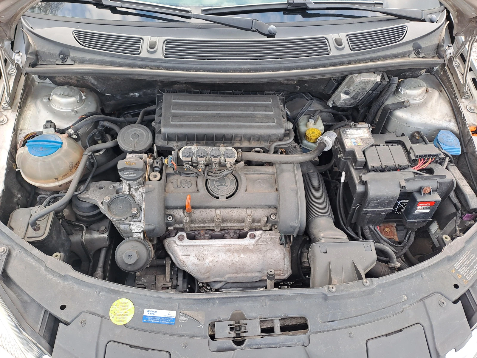 Skoda Roomster 1.6 i  GAZ, снимка 17 - Автомобили и джипове - 54042694