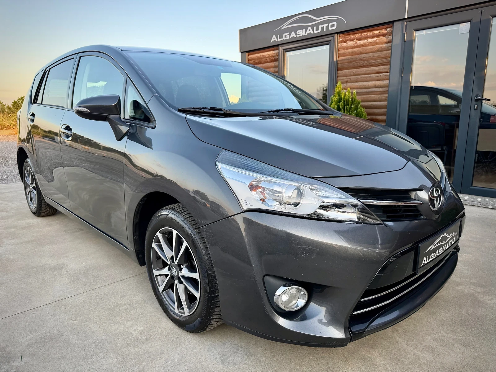 Toyota Verso 1.6 VALVEMATIC* CAMERA* 6+ 1, снимка 6 - Автомобили и джипове - 54692569