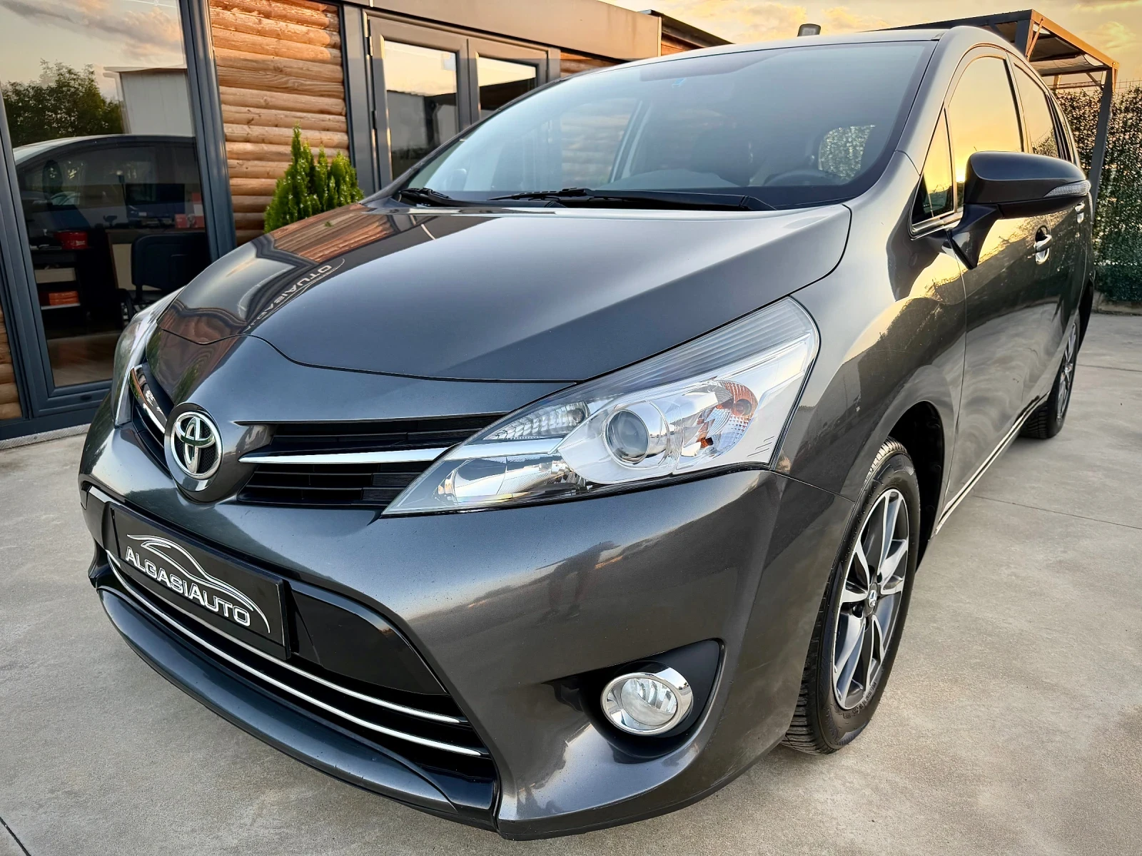 Toyota Verso 1.6 VALVEMATIC* CAMERA* 6+ 1, снимка 8 - Автомобили и джипове - 54692569