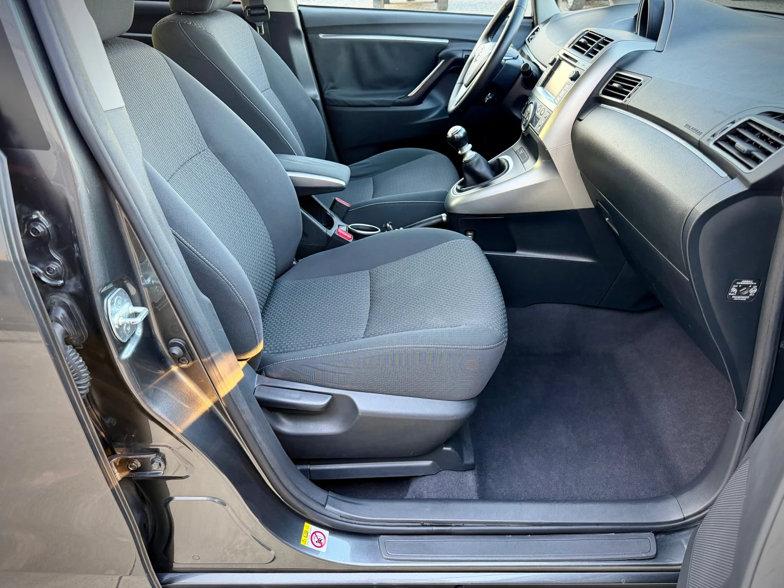 Toyota Verso 1.6 VALVEMATIC* CAMERA* 6+ 1, снимка 12 - Автомобили и джипове - 54692569