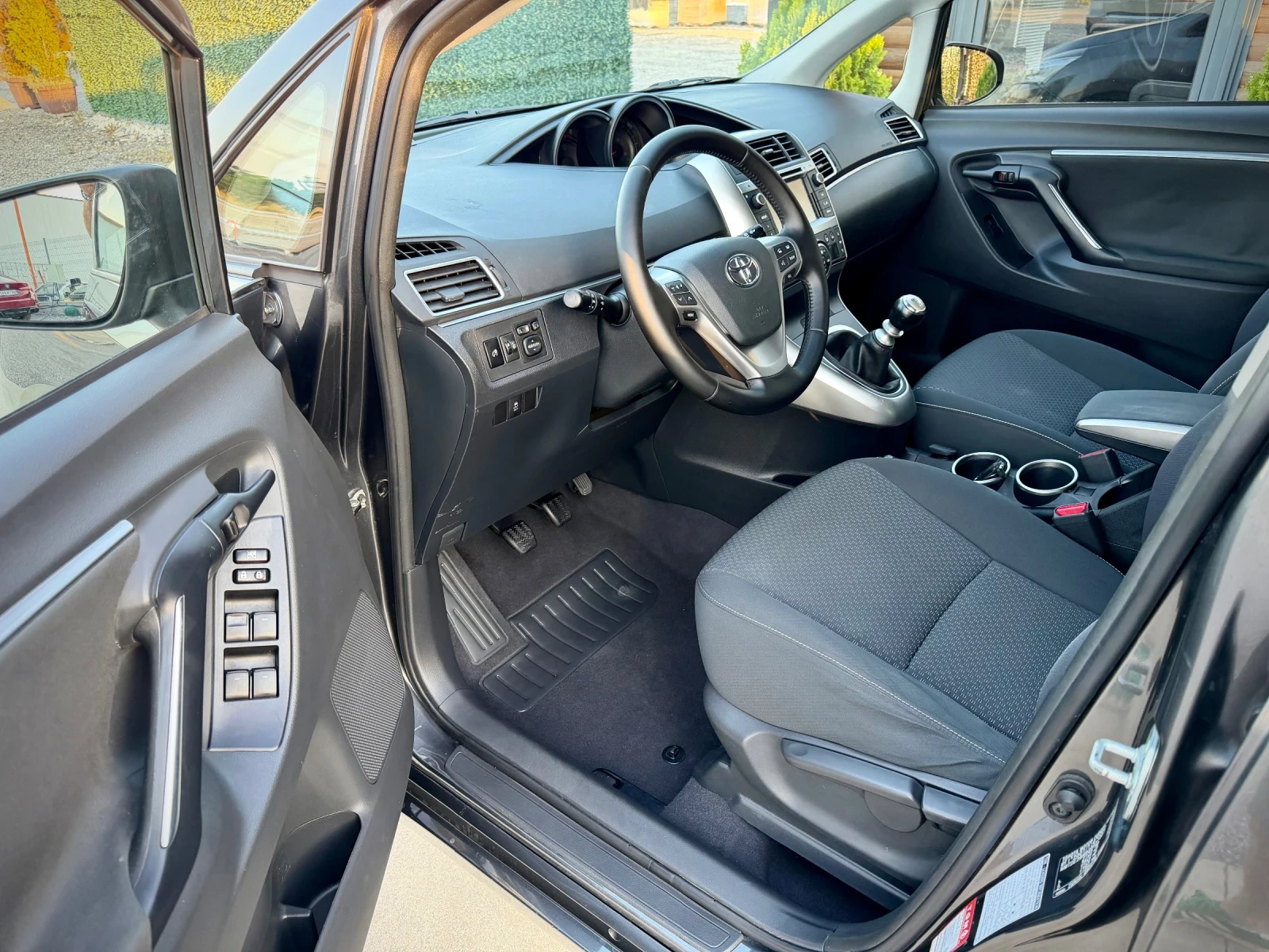 Toyota Verso 1.6 VALVEMATIC* CAMERA* 6+ 1, снимка 9 - Автомобили и джипове - 54692569