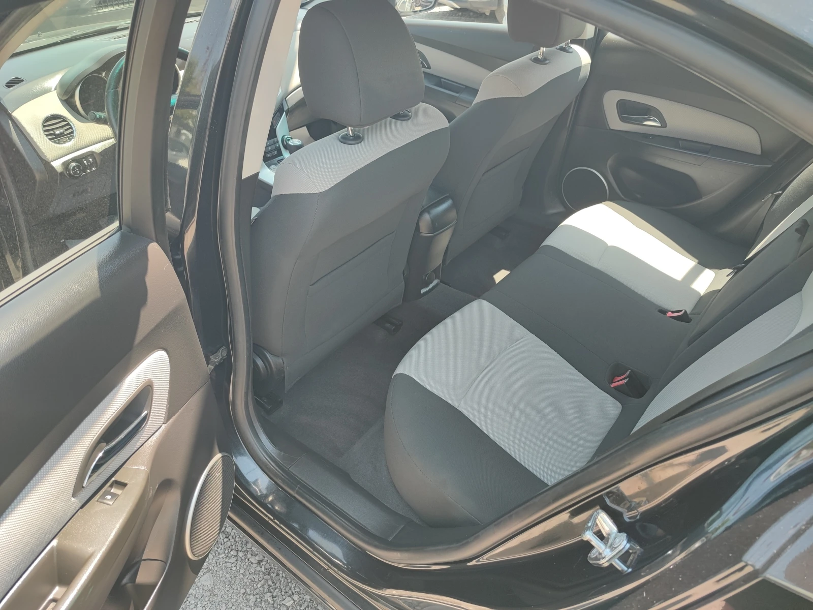 Chevrolet Cruze 1.8-142ks-ГАЗ-ПАРКТРОНИК, снимка 15 - Автомобили и джипове - 54849398