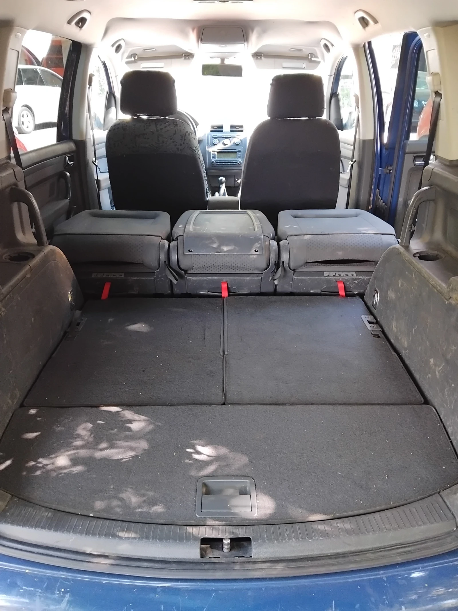 VW Touran, снимка 9 - Автомобили и джипове - 55102519