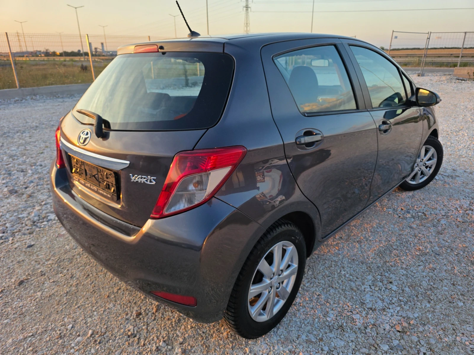 Toyota Yaris 1.33 vvti Navi Камера Евро 5, снимка 4 - Автомобили и джипове - 55125784