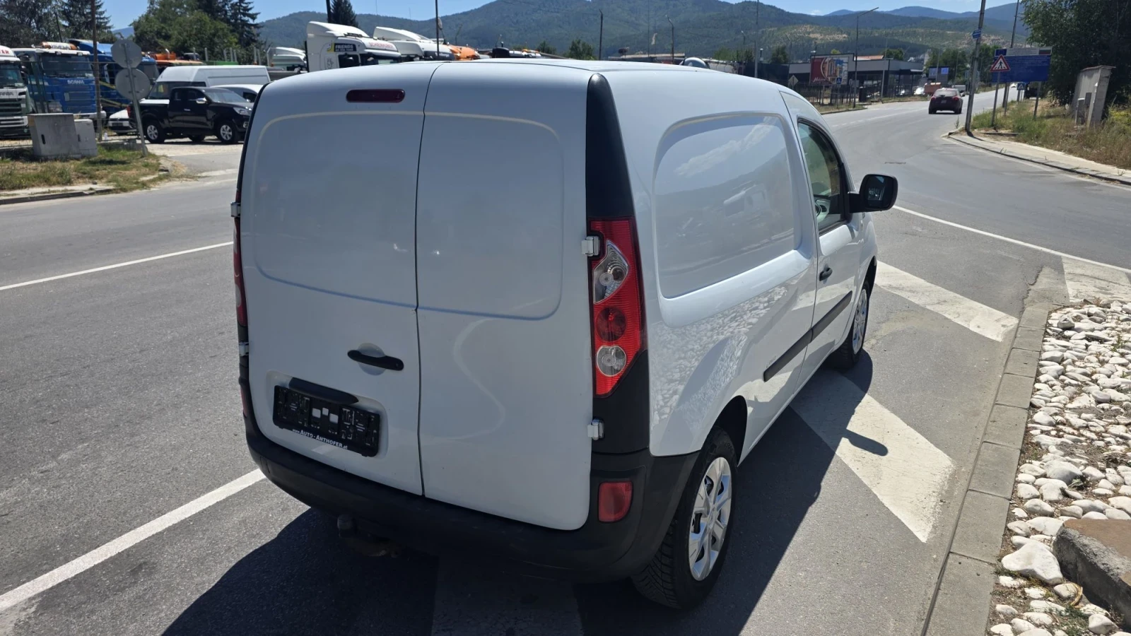 Renault Kangoo 1.5 Климатик, снимка 3 - Автомобили и джипове - 55690543