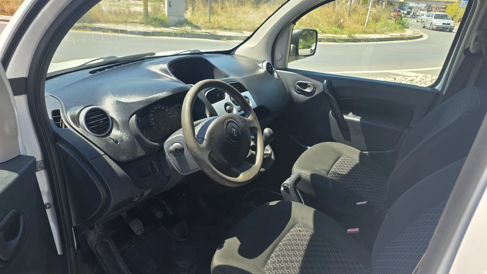 Renault Kangoo 1.5 Климатик, снимка 9 - Автомобили и джипове - 55690543