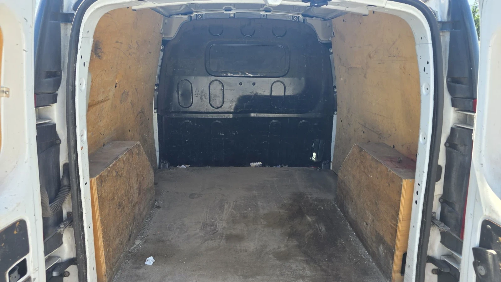 Renault Kangoo 1.5 Климатик, снимка 8 - Автомобили и джипове - 55690543