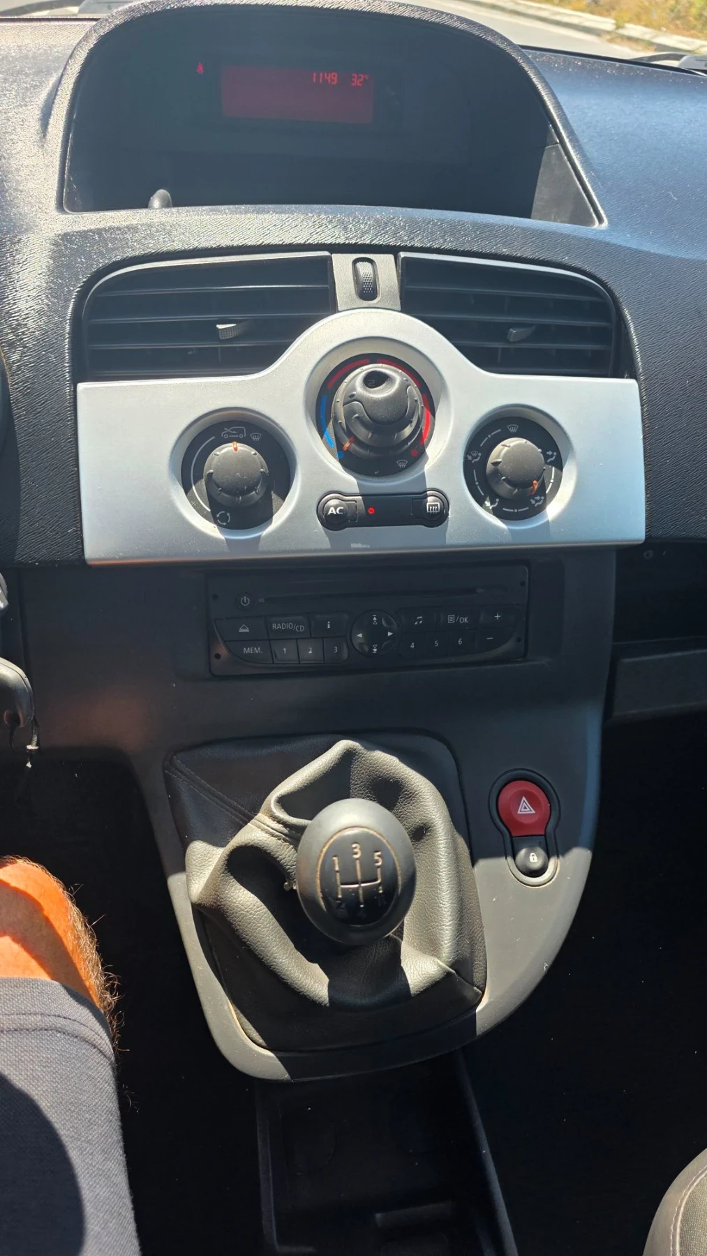 Renault Kangoo 1.5 Климатик, снимка 10 - Автомобили и джипове - 55690543