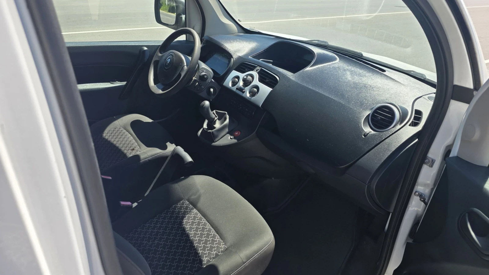 Renault Kangoo 1.5 Климатик, снимка 7 - Автомобили и джипове - 55690543