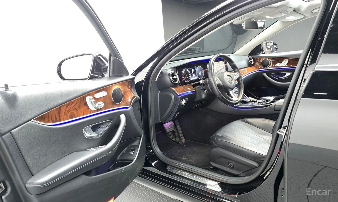 Mercedes-Benz E 220, снимка 10 - Автомобили и джипове - 56658612