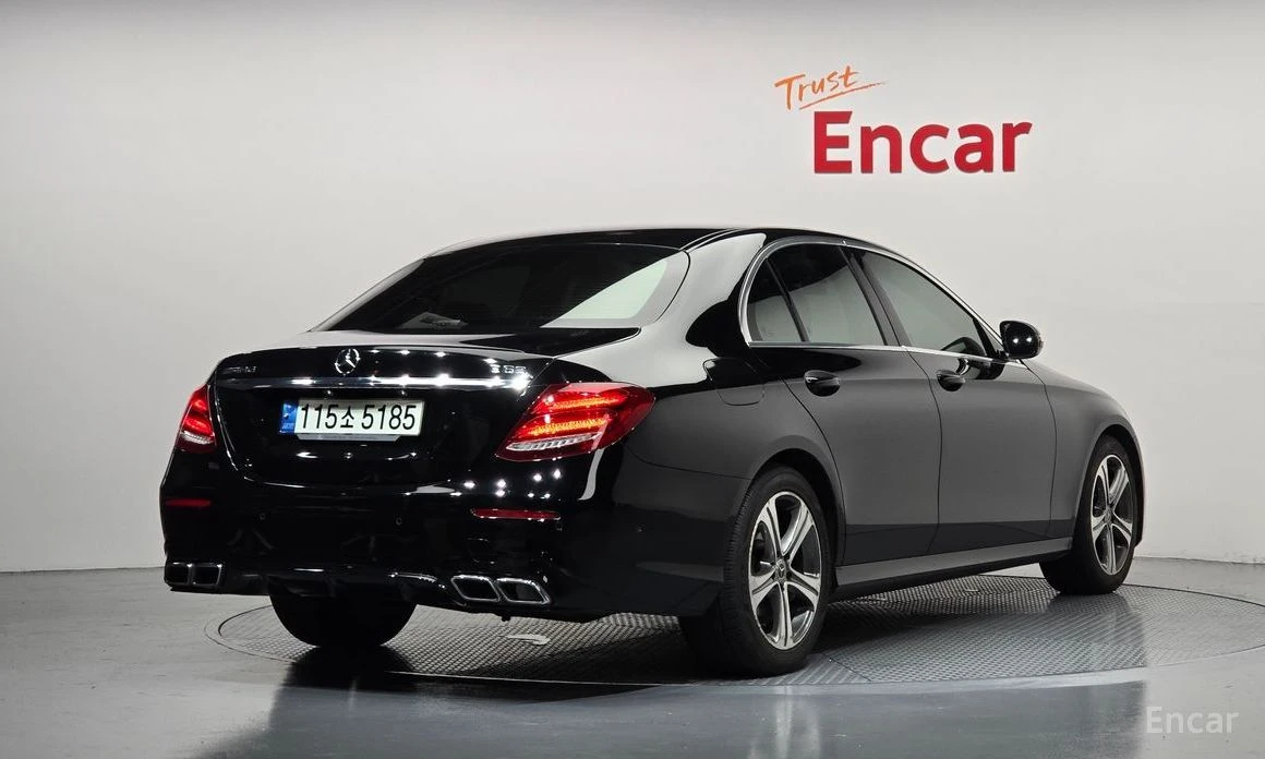 Mercedes-Benz E 220, снимка 2 - Автомобили и джипове - 56658612