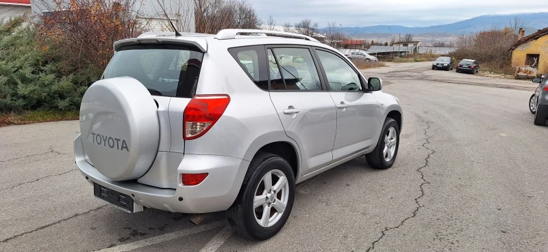 Toyota Rav4 2.0i Автомат 4х4, снимка 4 - Автомобили и джипове - 48241545