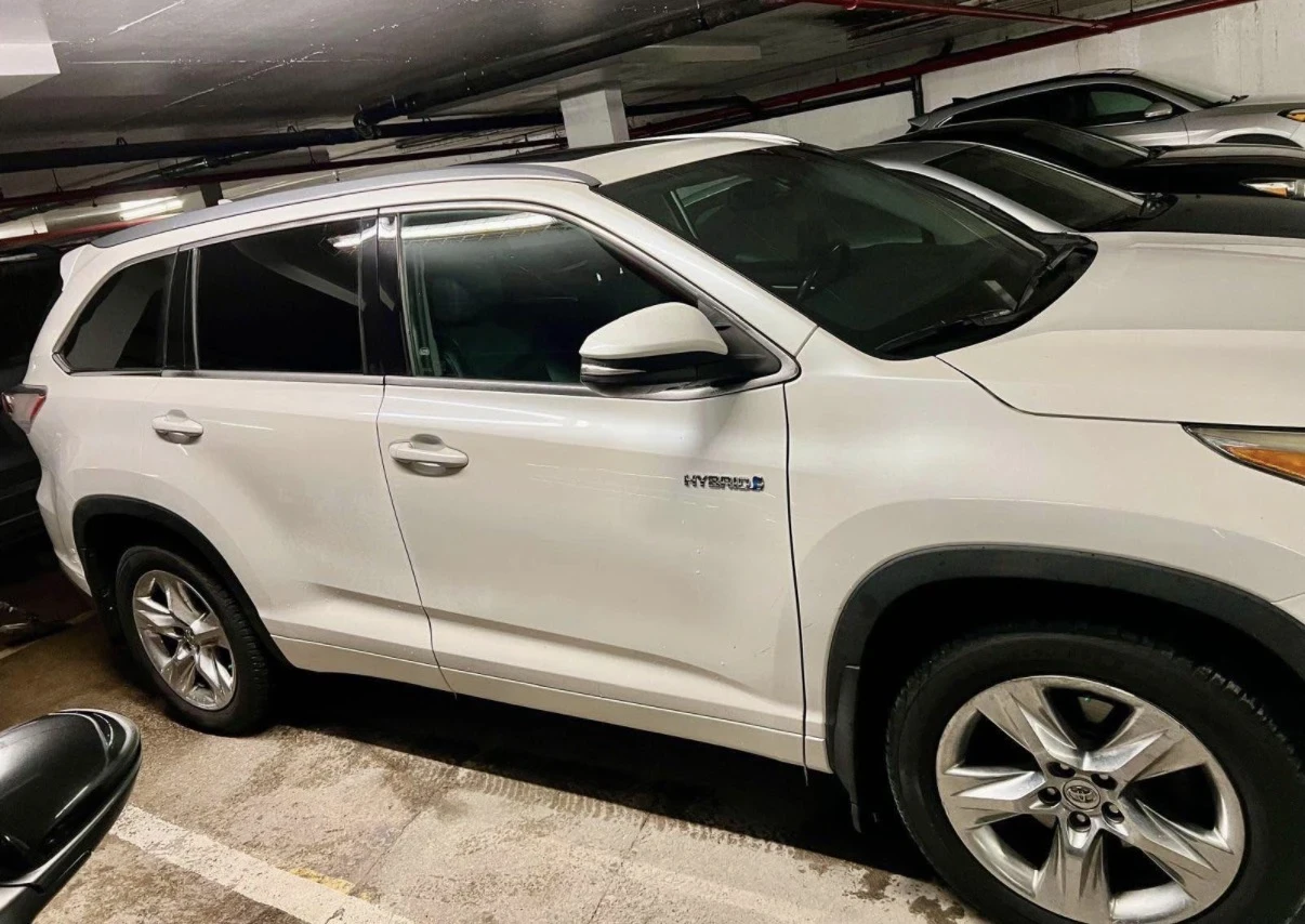 Toyota Highlander Hybrid XLE * 7 Места * Черен Салон * Панорама * , снимка 2 - Автомобили и джипове - 54011429