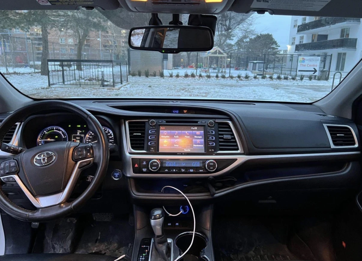 Toyota Highlander Hybrid XLE * 7 Места * Черен Салон * Панорама * , снимка 4 - Автомобили и джипове - 54011429
