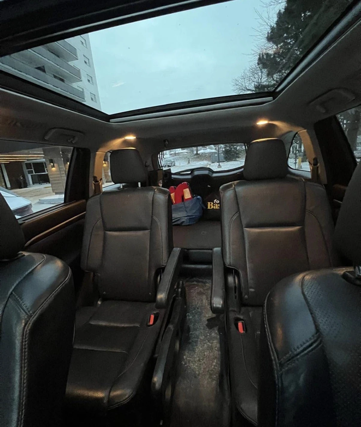 Toyota Highlander Hybrid XLE * 7 Места * Черен Салон * Панорама * , снимка 7 - Автомобили и джипове - 54011429