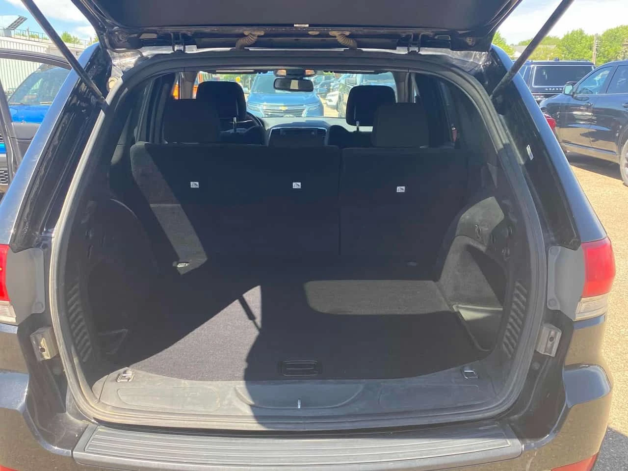 Jeep Grand cherokee * Laredo * АВТОКРЕДИТ* , снимка 15 - Автомобили и джипове - 54820330