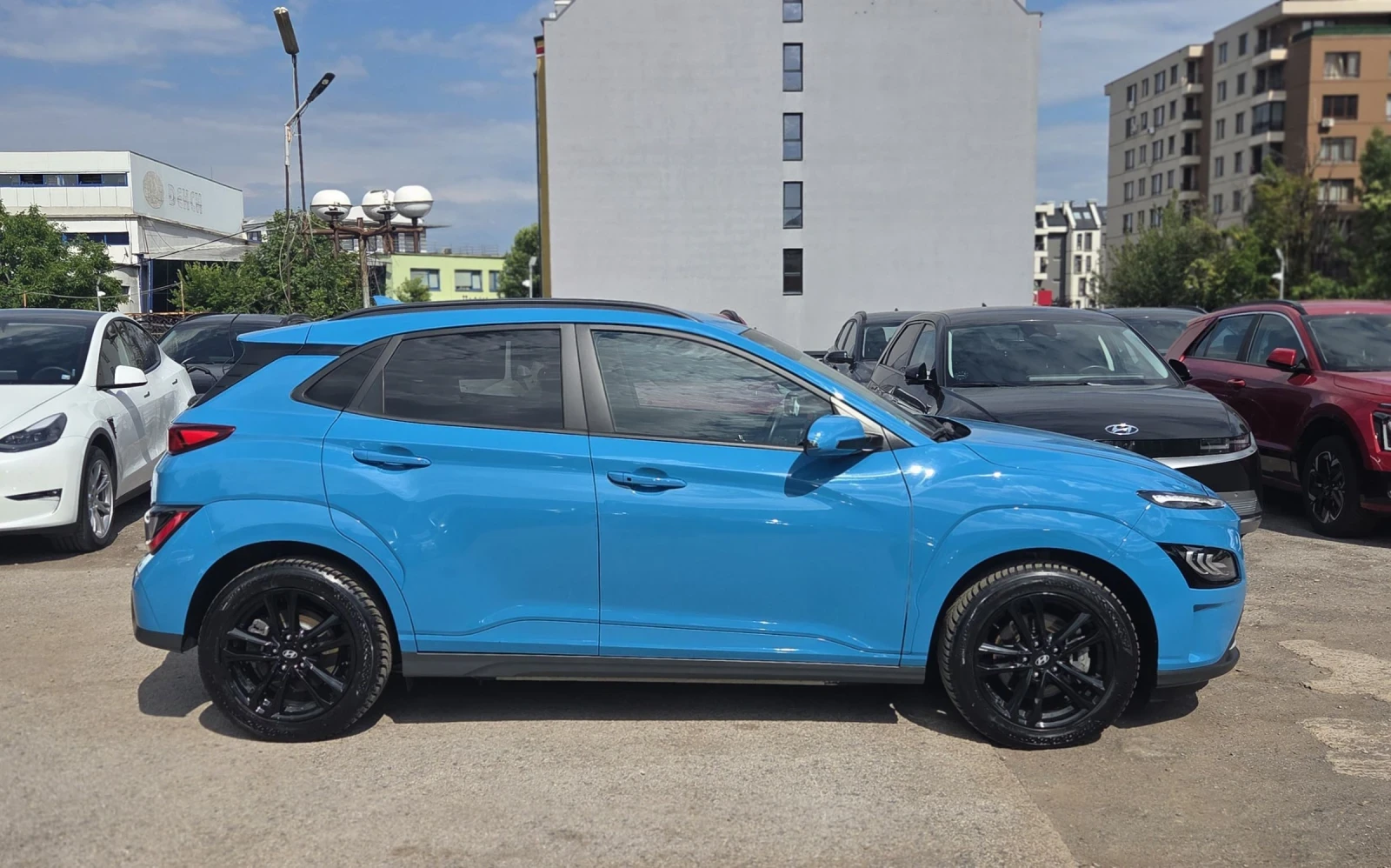 Hyundai Kona SOH100%/12.2023/СЕРВИЗНА КНИЖКА, снимка 2 - Автомобили и джипове - 55182384