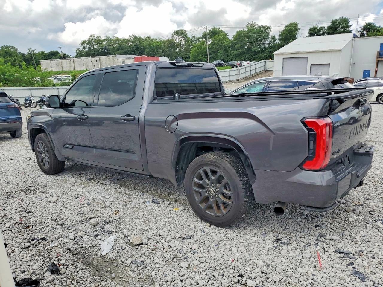 Toyota Tundra 3.4l Platinum, снимка 2 - Автомобили и джипове - 56045761
