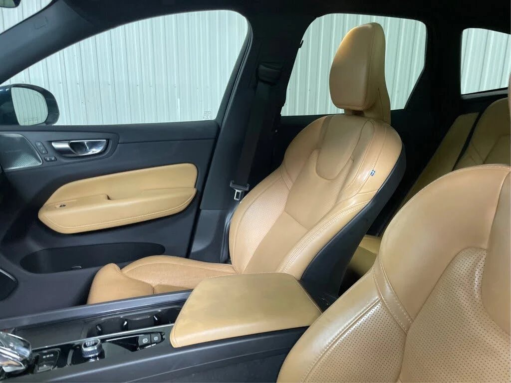 Volvo XC60 T8 Recharge Inscription eAWD/Harman Kardon/360/ОБД, снимка 7 - Автомобили и джипове - 56202823