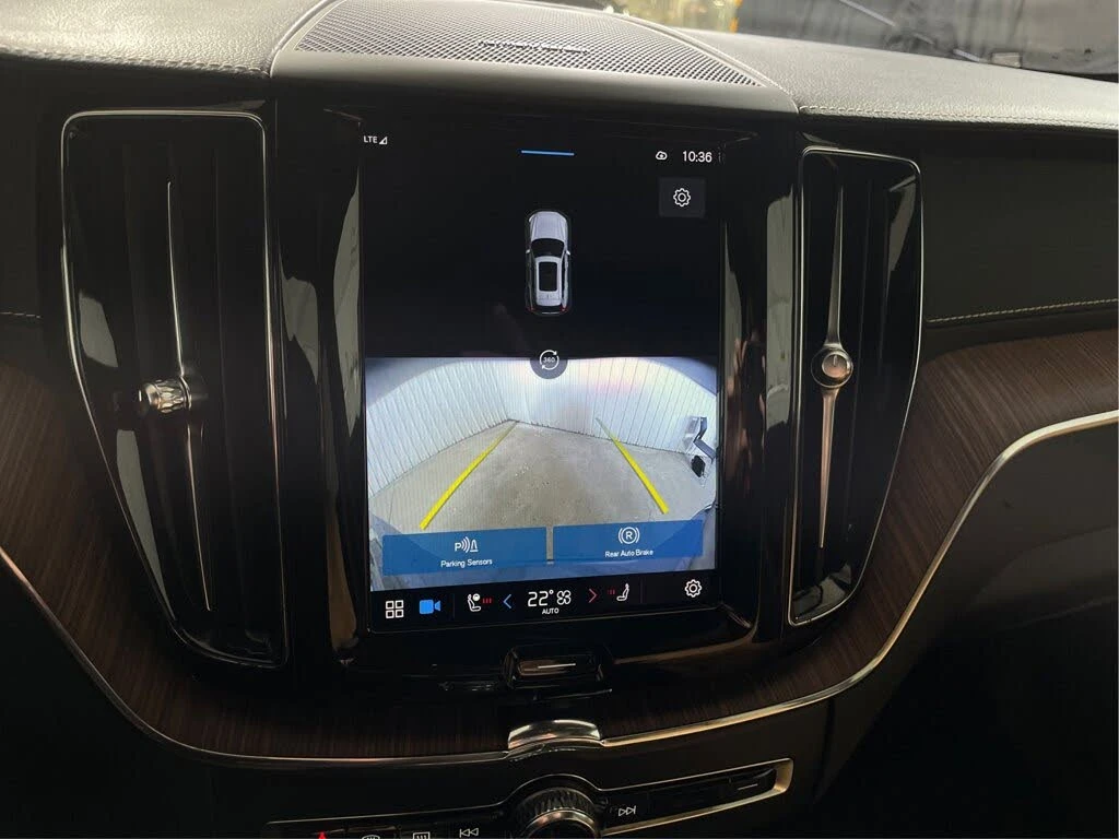 Volvo XC60 T8 Recharge Inscription eAWD/Harman Kardon/360/ОБД, снимка 12 - Автомобили и джипове - 56202823