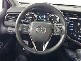 Toyota Camry XV70 2.5 LE Hybrid, снимка 11