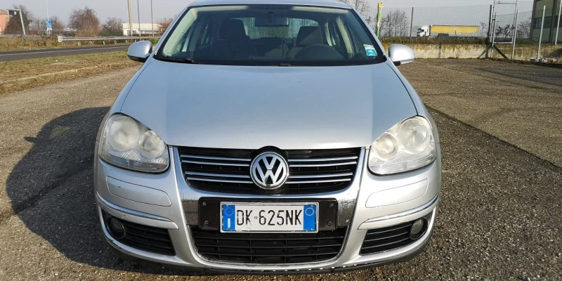 VW Jetta 1.6i-102к.с mpi, снимка 16 - Автомобили и джипове - 47110418