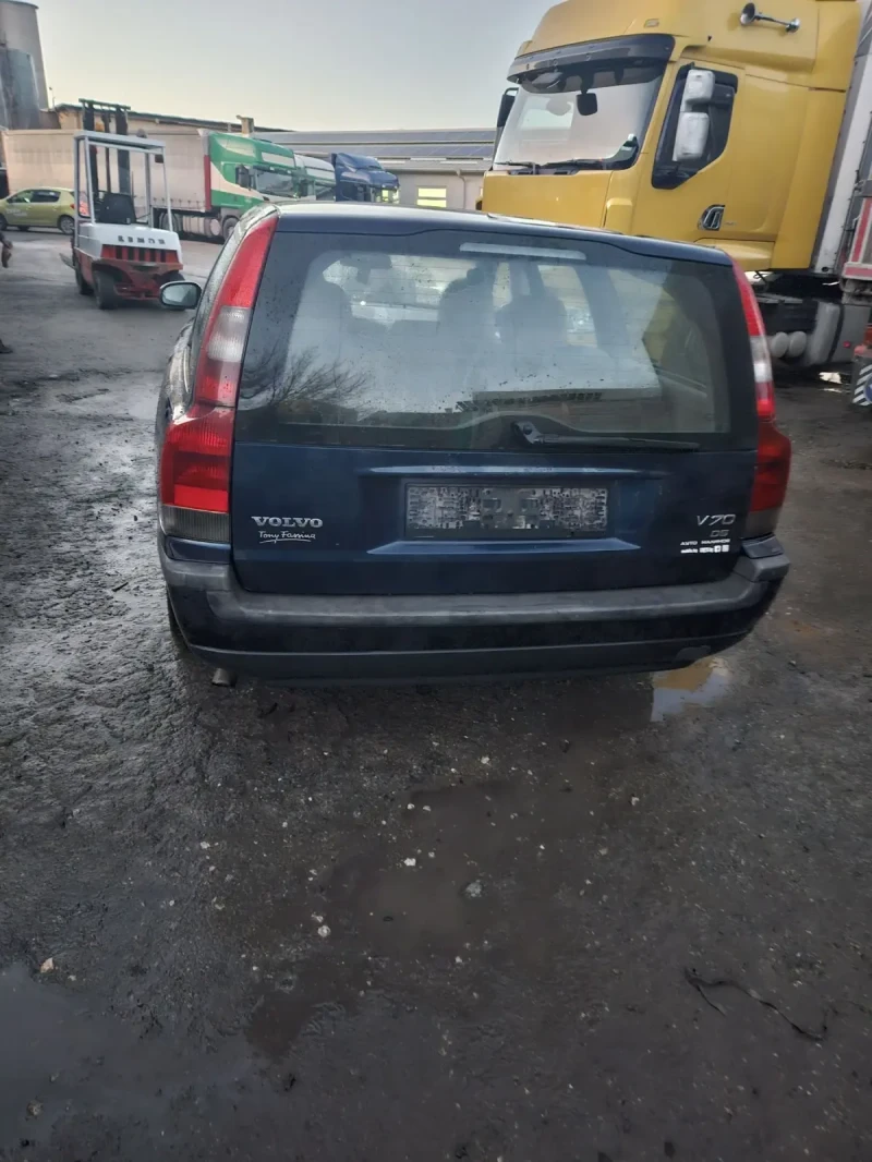 Volvo V70, снимка 3 - Автомобили и джипове - 48284512