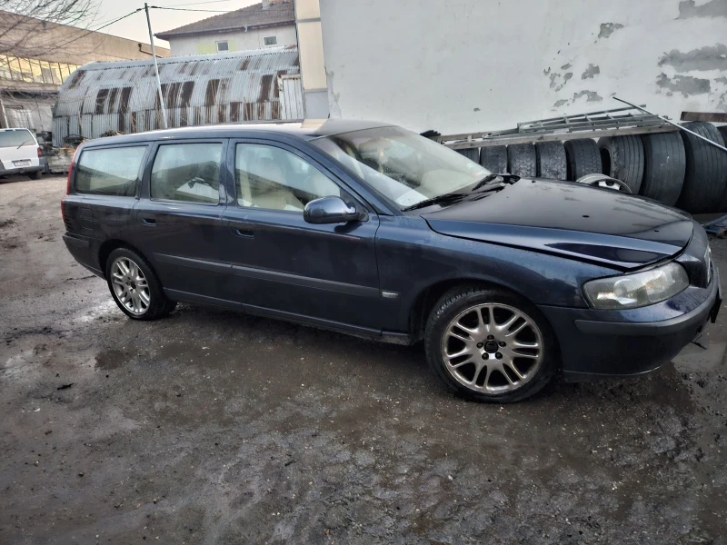 Volvo V70, снимка 4 - Автомобили и джипове - 48284512