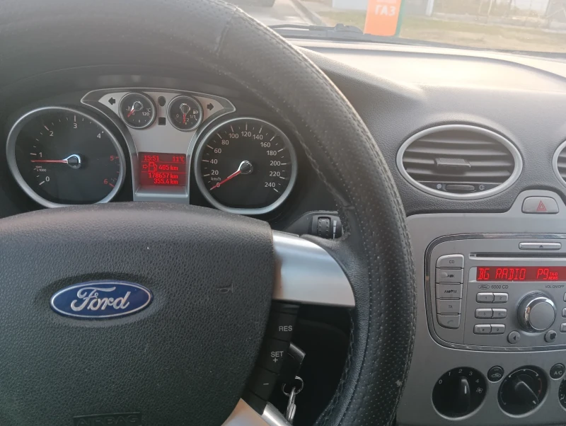 Ford Focus 1.6, снимка 5 - Автомобили и джипове - 48631243