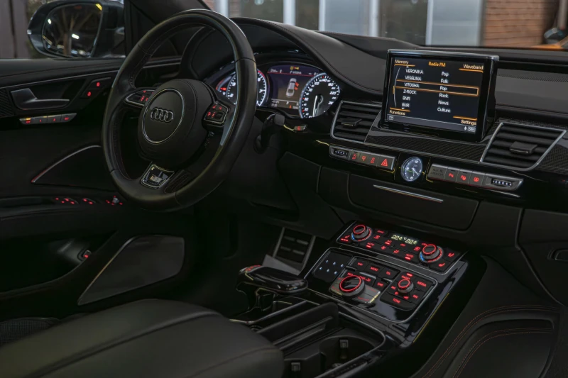 Audi S8 PLUS/Bang&Olufsen/RSE/HuD/Камера/, снимка 6 - Автомобили и джипове - 49449915