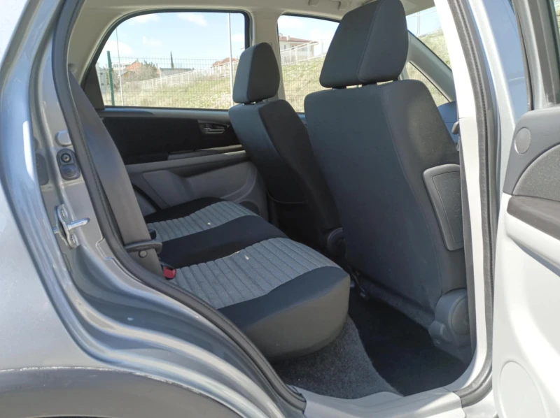 Suzuki SX4, снимка 8 - Автомобили и джипове - 52413414