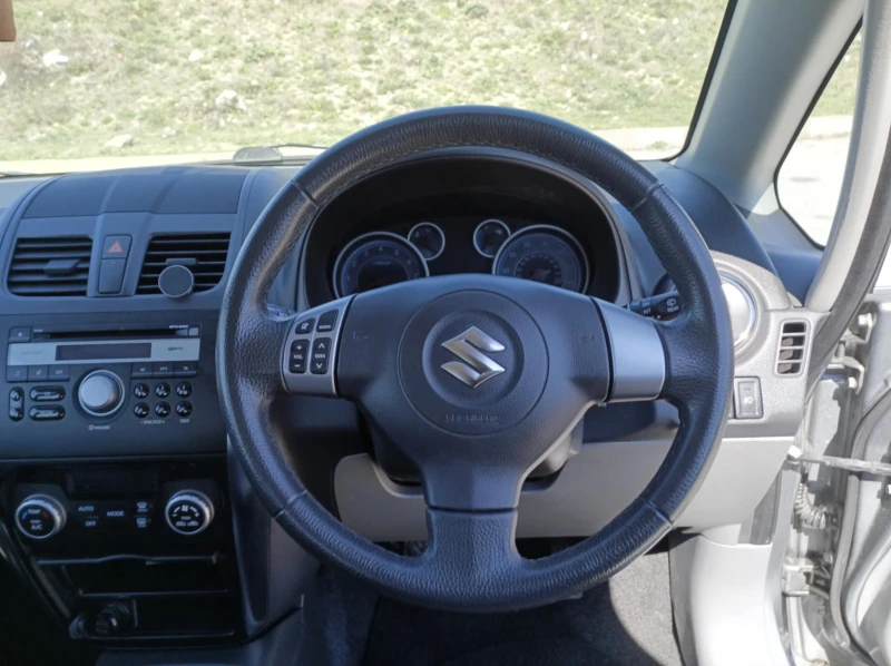 Suzuki SX4, снимка 10 - Автомобили и джипове - 52413414