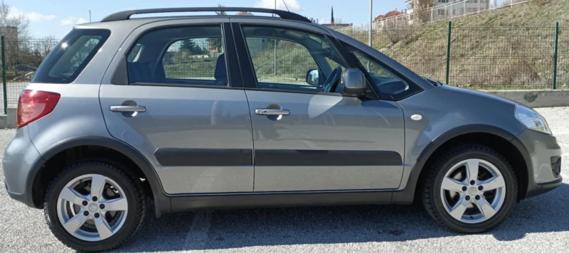 Suzuki SX4, снимка 4 - Автомобили и джипове - 52413414