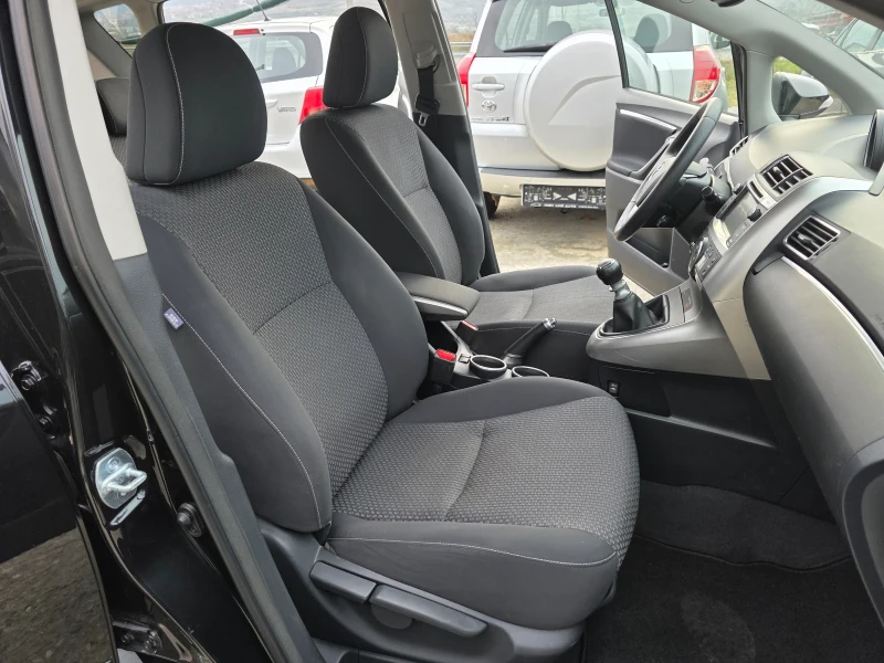 Toyota Verso 2.0 D4D FaceLift Handsfree Тмпомат Парктроник, снимка 8 - Автомобили и джипове - 52805006