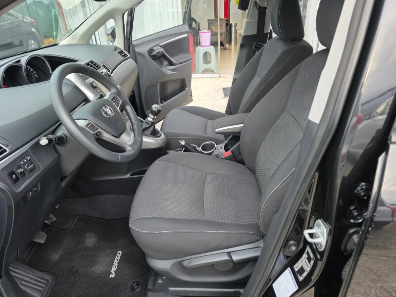 Toyota Verso 2.0 D4D FaceLift Handsfree Тмпомат Парктроник, снимка 6 - Автомобили и джипове - 52805006