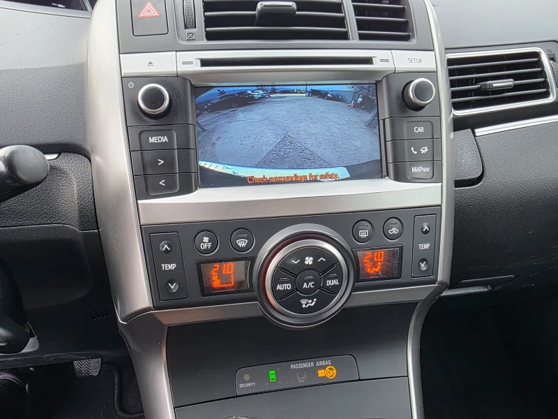 Toyota Verso 2.0 D4D FaceLift Handsfree Тмпомат Парктроник, снимка 14 - Автомобили и джипове - 52805006