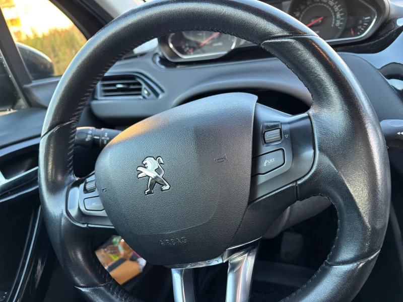 Peugeot 208 1.2 бензин, снимка 4 - Автомобили и джипове - 52828641
