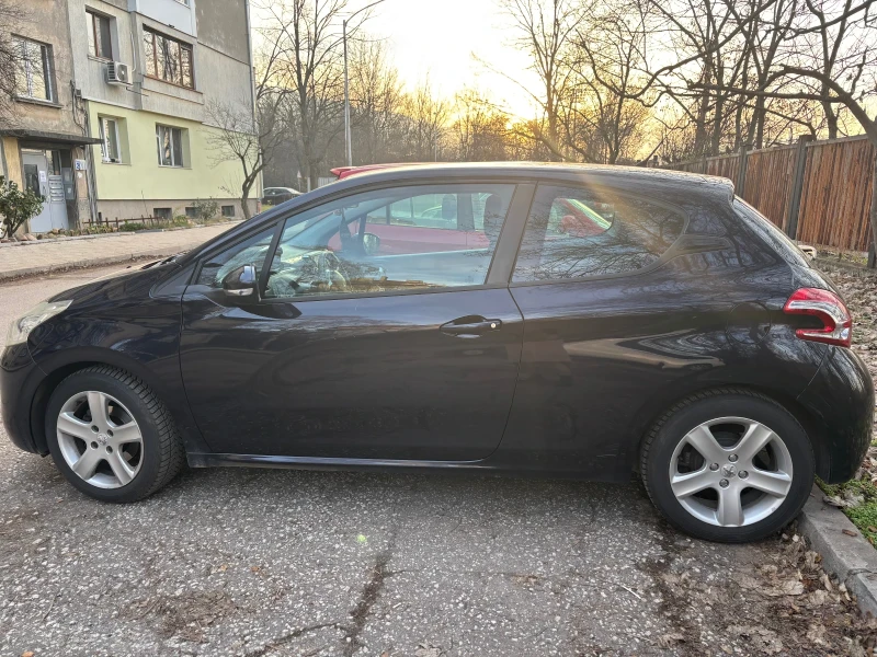 Peugeot 208 1.2 бензин, снимка 3 - Автомобили и джипове - 52828641