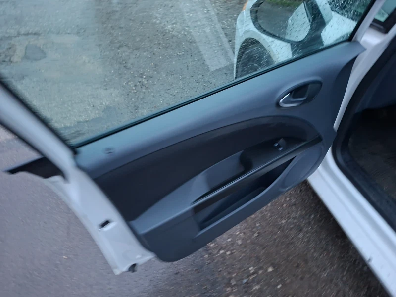 Seat Leon 1.4 i, снимка 7 - Автомобили и джипове - 52892879