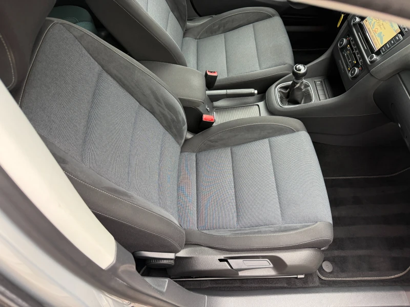 VW Golf 2.0TDI* СЪС СЕРВИЗНА КНИЖКА С ПЪЛНА ИСТОРИЯ , снимка 12 - Автомобили и джипове - 52989087