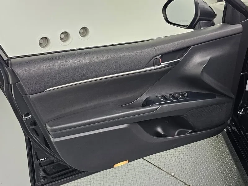 Toyota Camry XV70 2.5 LE Hybrid, снимка 15 - Автомобили и джипове - 55622028