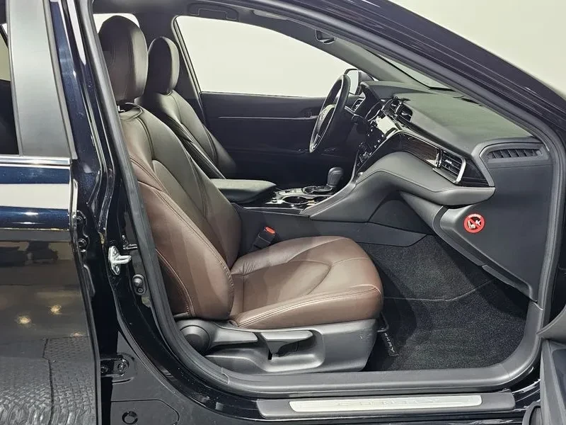 Toyota Camry XV70 2.5 LE Hybrid, снимка 16 - Автомобили и джипове - 55622028